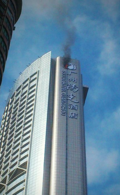 百米高樓頂上的發(fā)光字是如何裝配上去的—兩千一天的工作有多危險7 百米高樓頂上的發(fā)光字是怎么樣裝置上去的—兩千一天的做事有多危險7