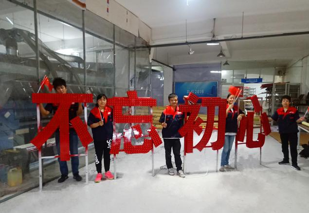 百米高樓頂上的發(fā)光字是怎么裝置上去的—兩千一天的工作有多危險3 百米高樓頂上的發(fā)光字是如何裝配上去的—兩千一天的做事有多危險3