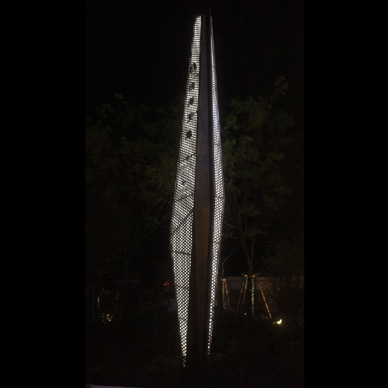 園林景觀不銹鋼雕塑工廠定制拉絲不銹鋼精神堡壘雕塑2 園林景觀鏡面不銹鋼雕塑廠商專制不銹鋼精神堡壘雕塑2