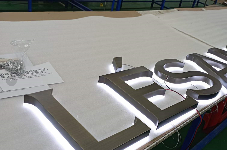 發(fā)光字門楣專制如何選材3 發(fā)光字門楣定制怎么選材3