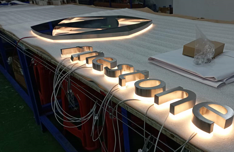 發(fā)光字門楣定制怎樣選材2 發(fā)光字門頭專制怎么樣選材2