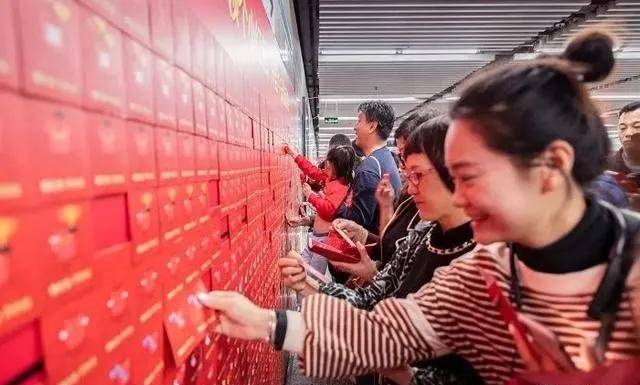 只有這些抓人眼球的戶外廣告才配叫創(chuàng)意！標識主也滿意4