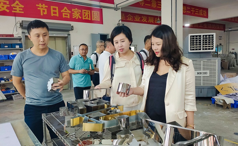 牛商匯在重慶鑫麗華廣告參觀 牛商匯在重慶鑫麗華廣告參觀