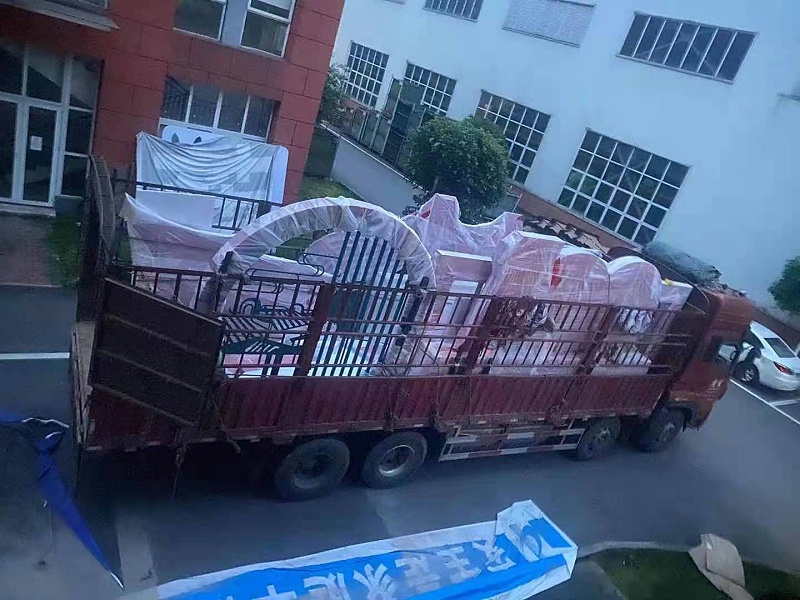 工廠開始裝車發(fā)貨 工廠開始裝車發(fā)貨