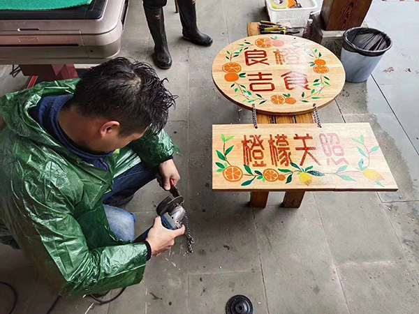 橙里城外廣告牌標(biāo)識升級換新 橙里城外廣告牌標(biāo)識升級換新