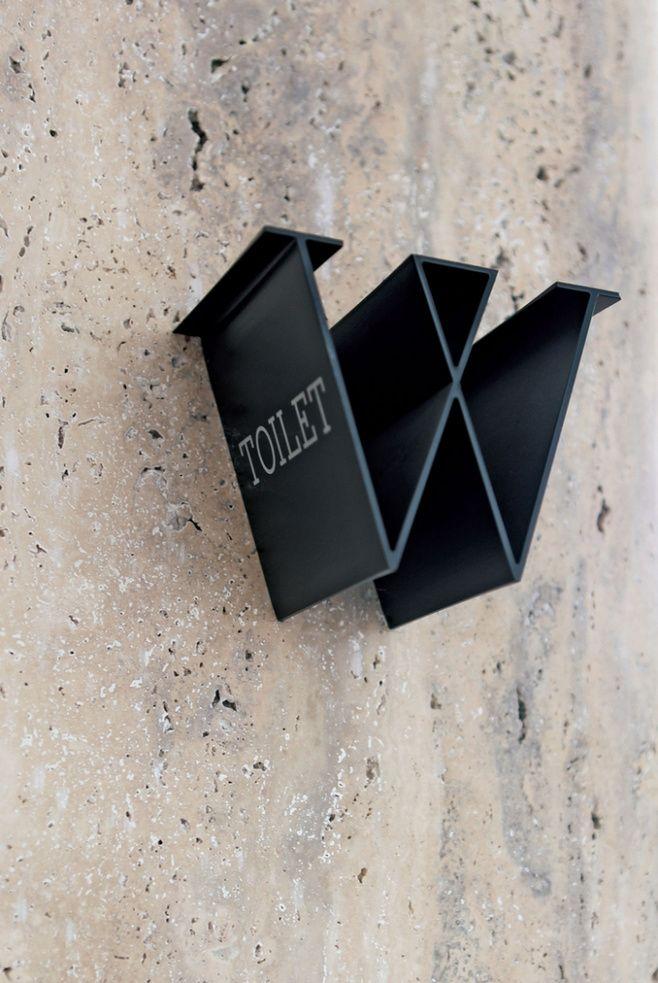 作為線下超級(jí)入口，店面廣告牌重要性凸顯32