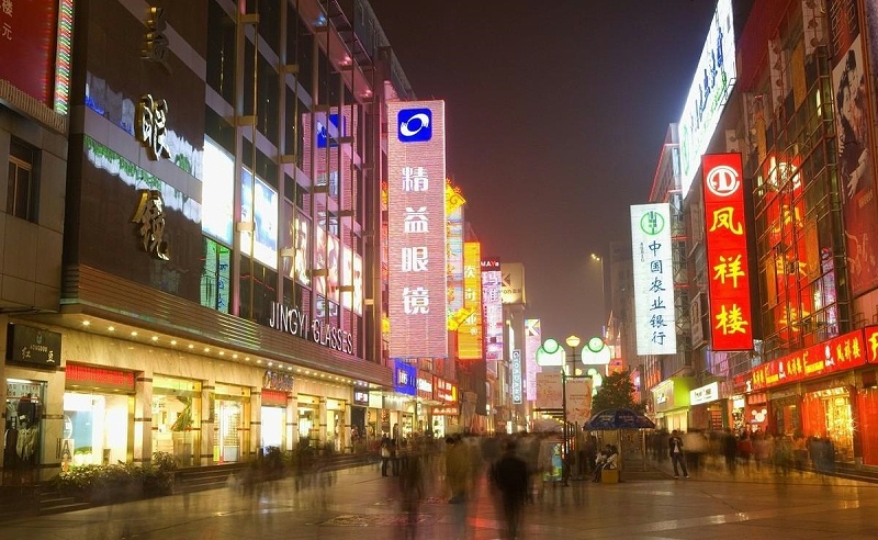 走在街上，發(fā)掘店鋪標牌如法泡制，統(tǒng)一式商店標識有需要嗎？7