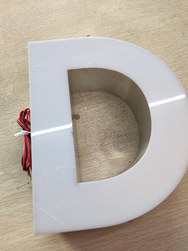 做廣告標牌，究竟選用什么樣樣的發(fā)光字？4