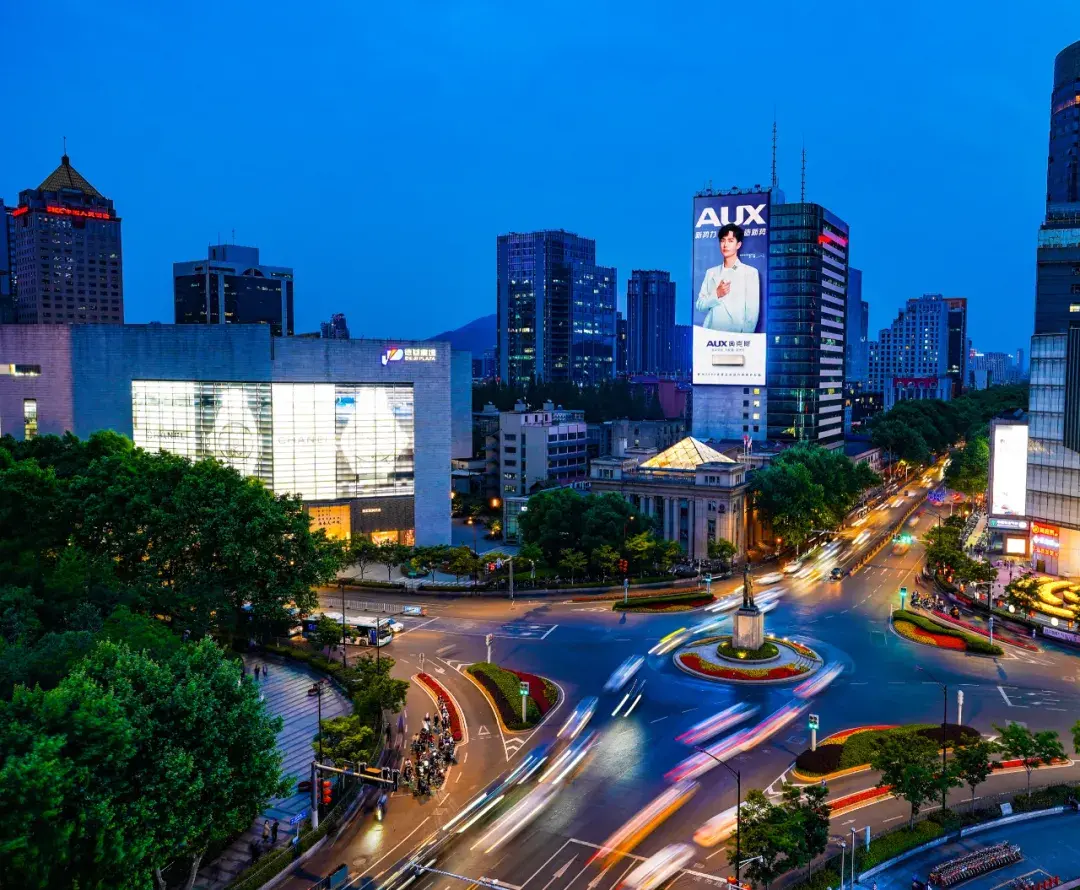 中國室外標(biāo)識新繁榮階段的新觀念新格局 中國戶外廣告新興盛階段的新概念新格局