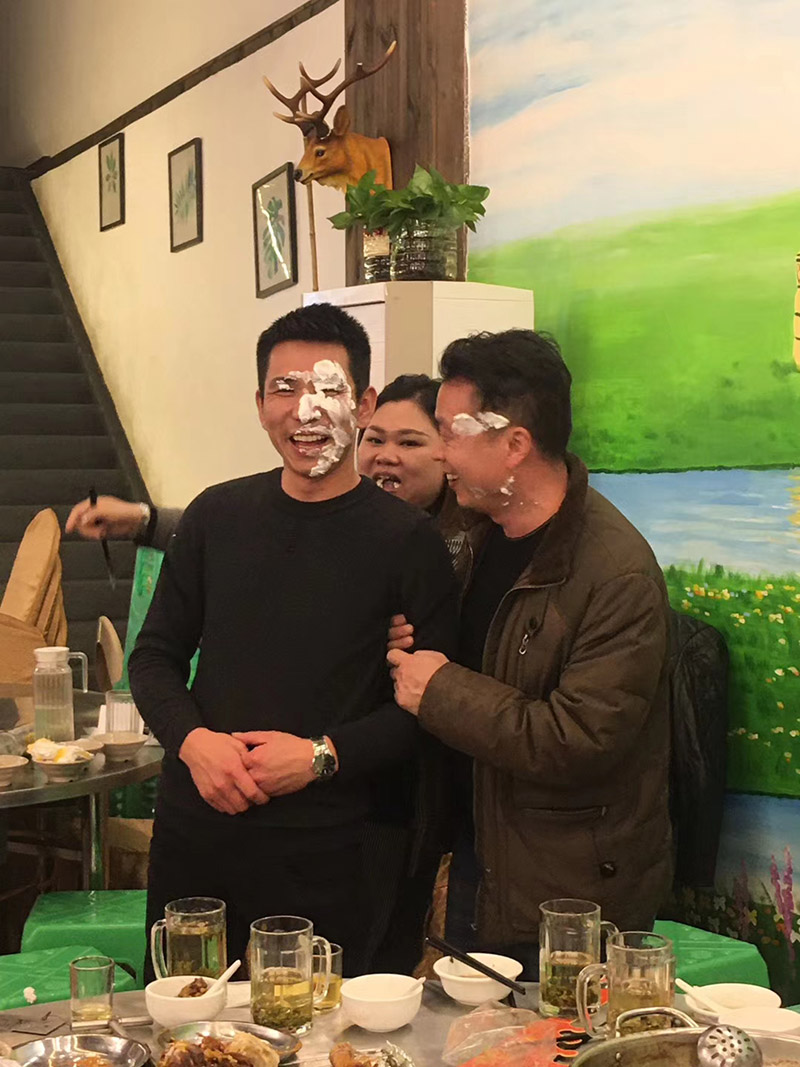奶油摸臉  奶油摸臉