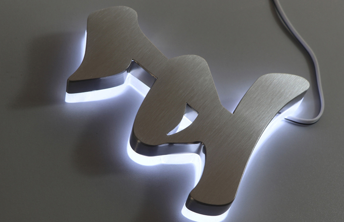 廣告牌發(fā)光字怎么選擇符合本身商店裝潢格調(diào)的光照色溫？9