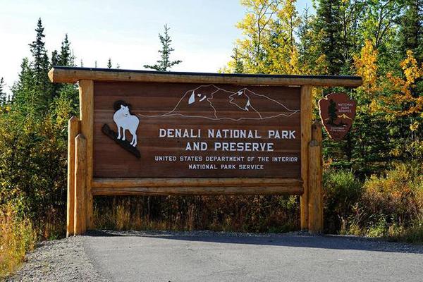 “旅游化”的LOGO系統(tǒng)，讓標(biāo)識牌成為景區(qū)里的特別景物3