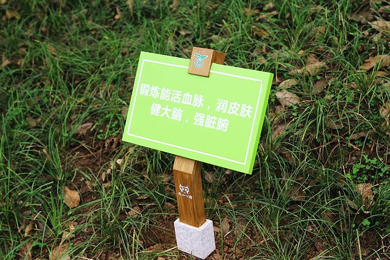 “無聲導游”旅游景區(qū)標識牌，讓你的旅途更添色調5